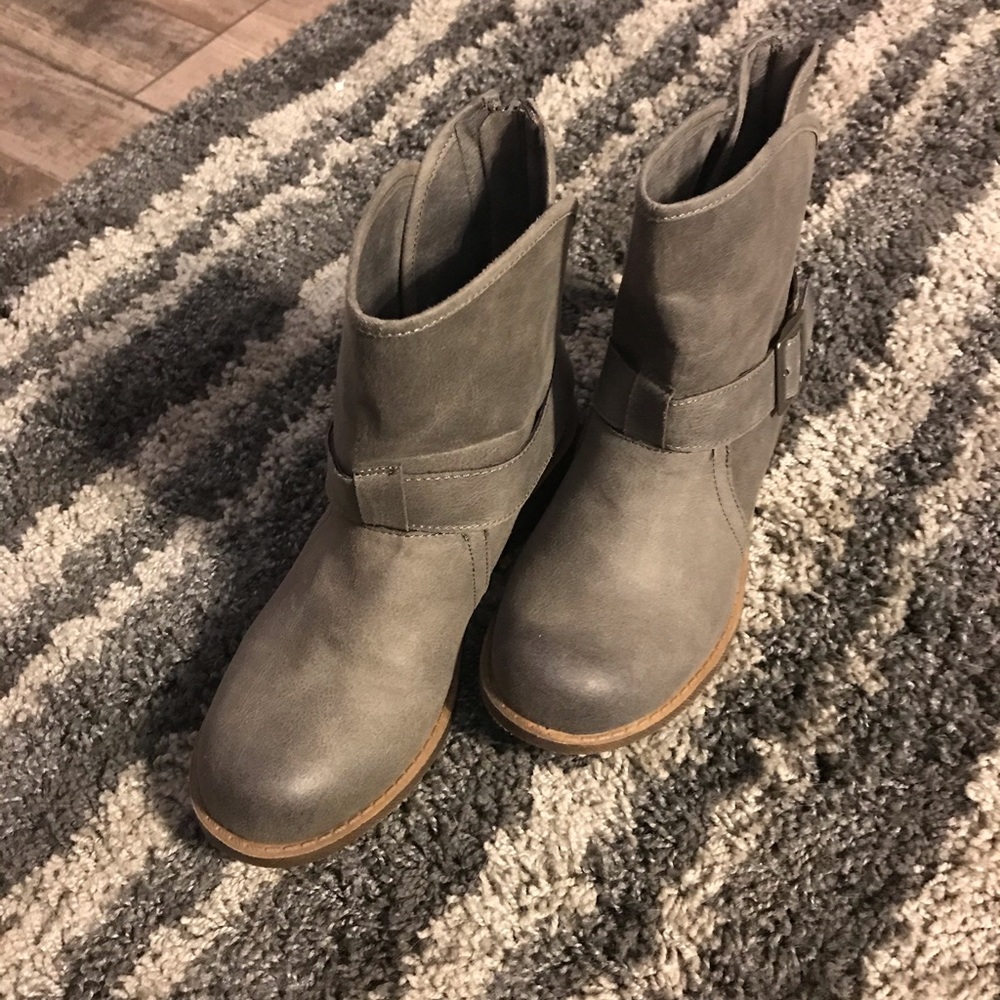 Boots - Picture 3 of 3